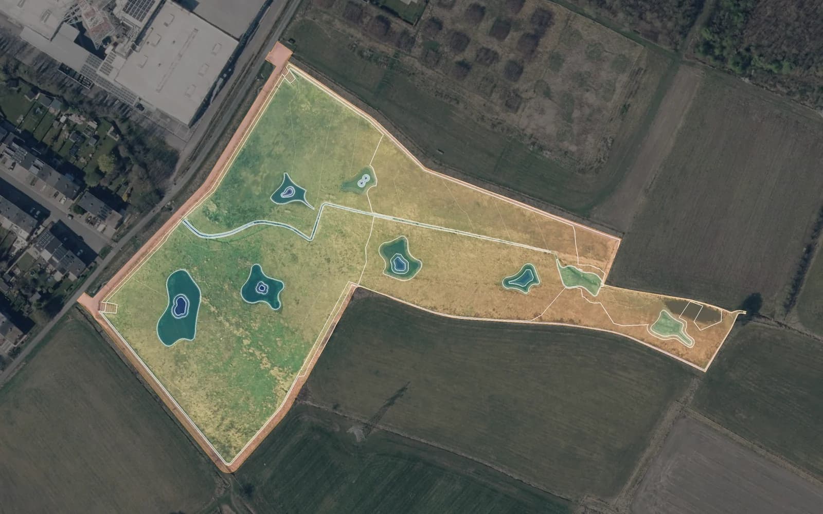 Rückhaltebecken mit Tümpeln, luftbild mit modell